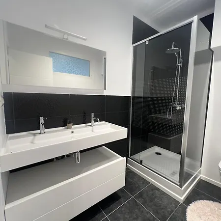 Luxury Sunny Apartments Near City Center Suceava Extérieur photo